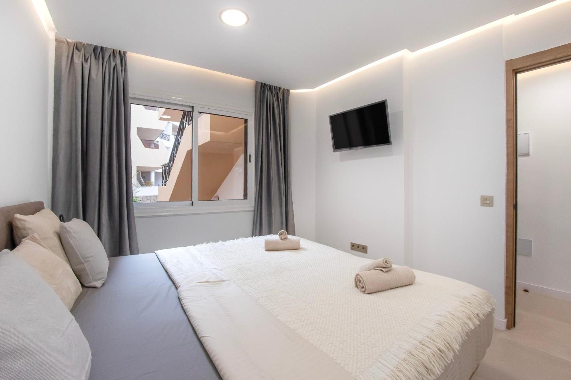 Newly Renovated, Luxurious Apartment With A Heated Pool, 259 산미겔데아보나 외부 사진
