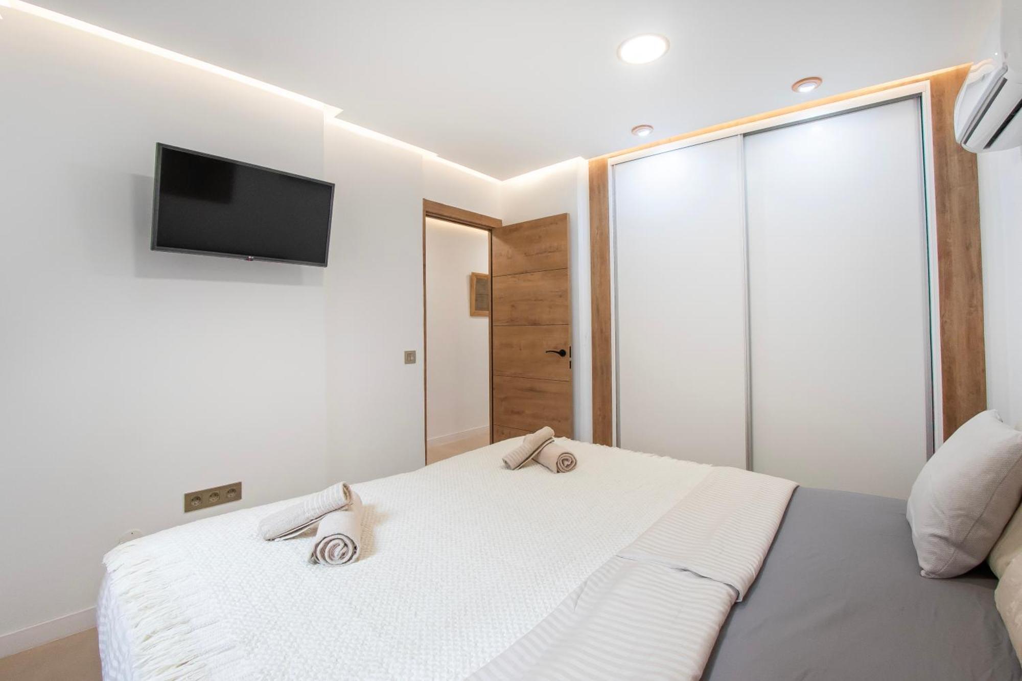 Newly Renovated, Luxurious Apartment With A Heated Pool, 259 산미겔데아보나 외부 사진