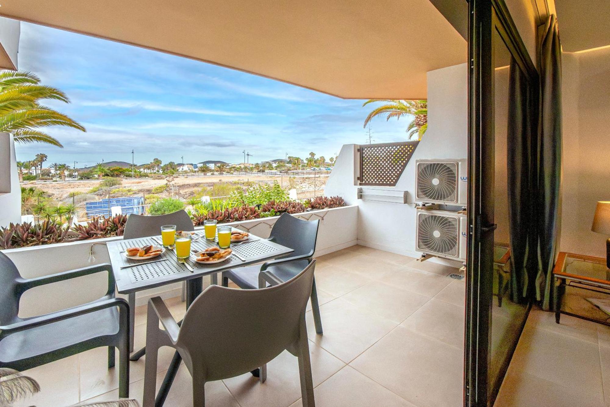 Newly Renovated, Luxurious Apartment With A Heated Pool, 259 산미겔데아보나 외부 사진
